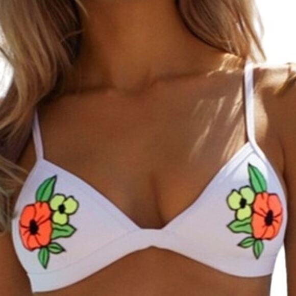 Triangl Dree Bikini Top Floral Embroideredy Cup Adjustable Straps White XS - Picture 1 of 5